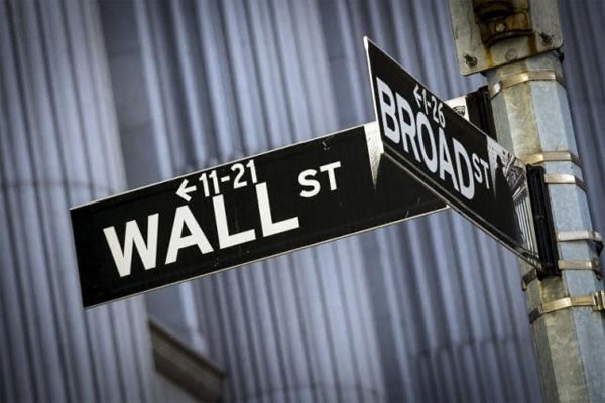 Wall Street berakhir bervariasi di tengah komentar pejabat Fed