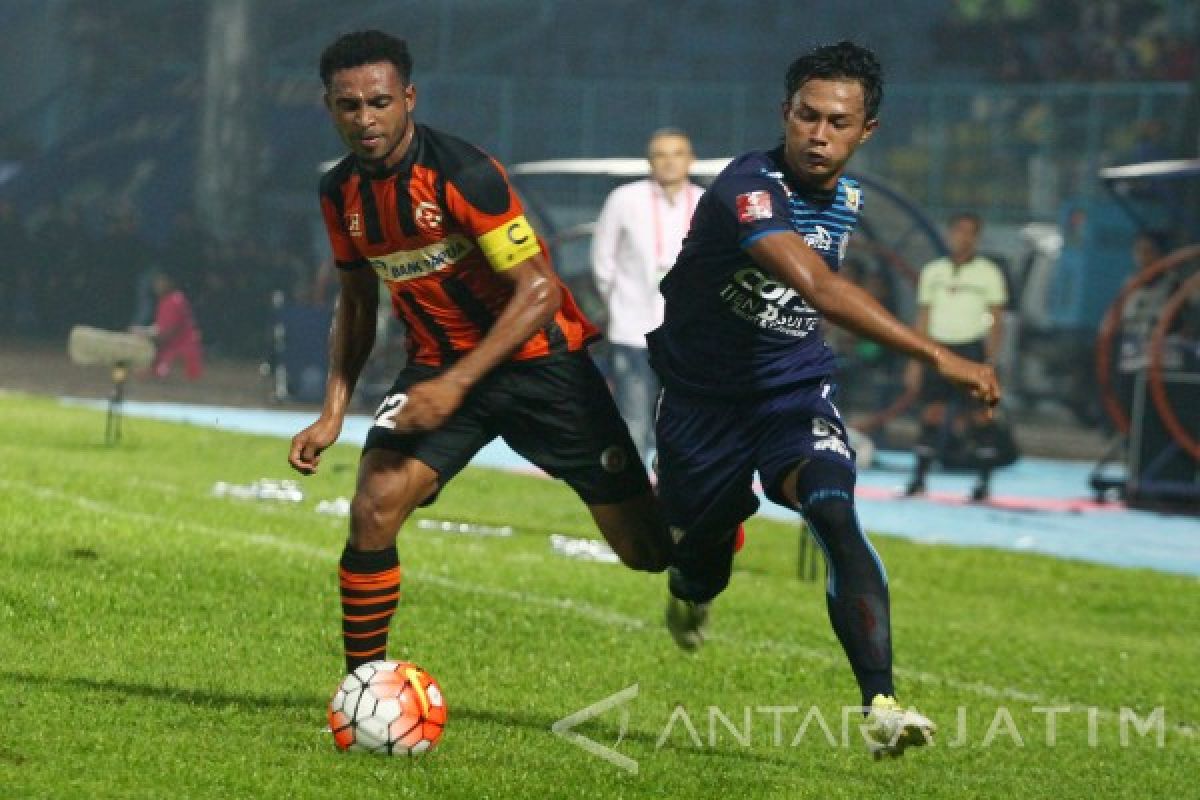 Arema Kehilangan Enam Pilar Ladeni Perseru Serui