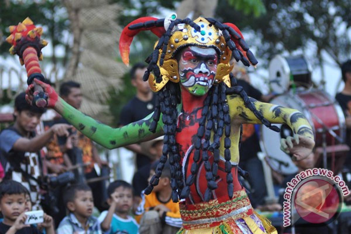 Kirab "pala kependhem" tandai puncak Festival Lima Gunung