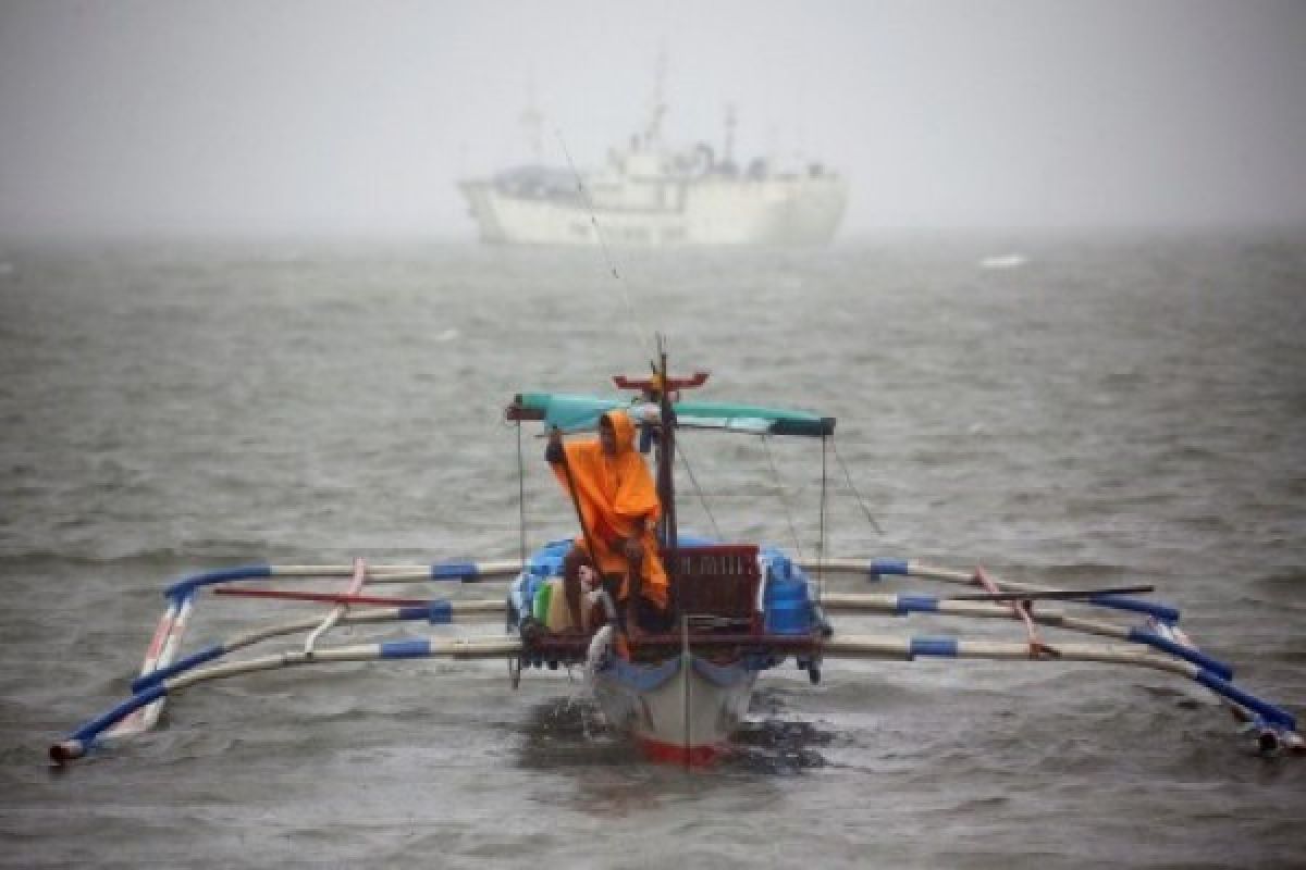 Nelayan Pulau Sawi Terhalang Cuaca Buruk