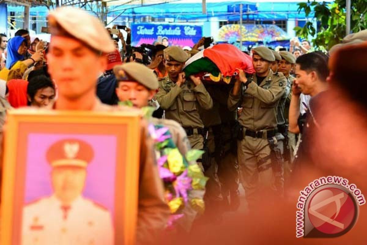 Wawali Makassar pimpin upacara pelepasan jenazah kadisnya 