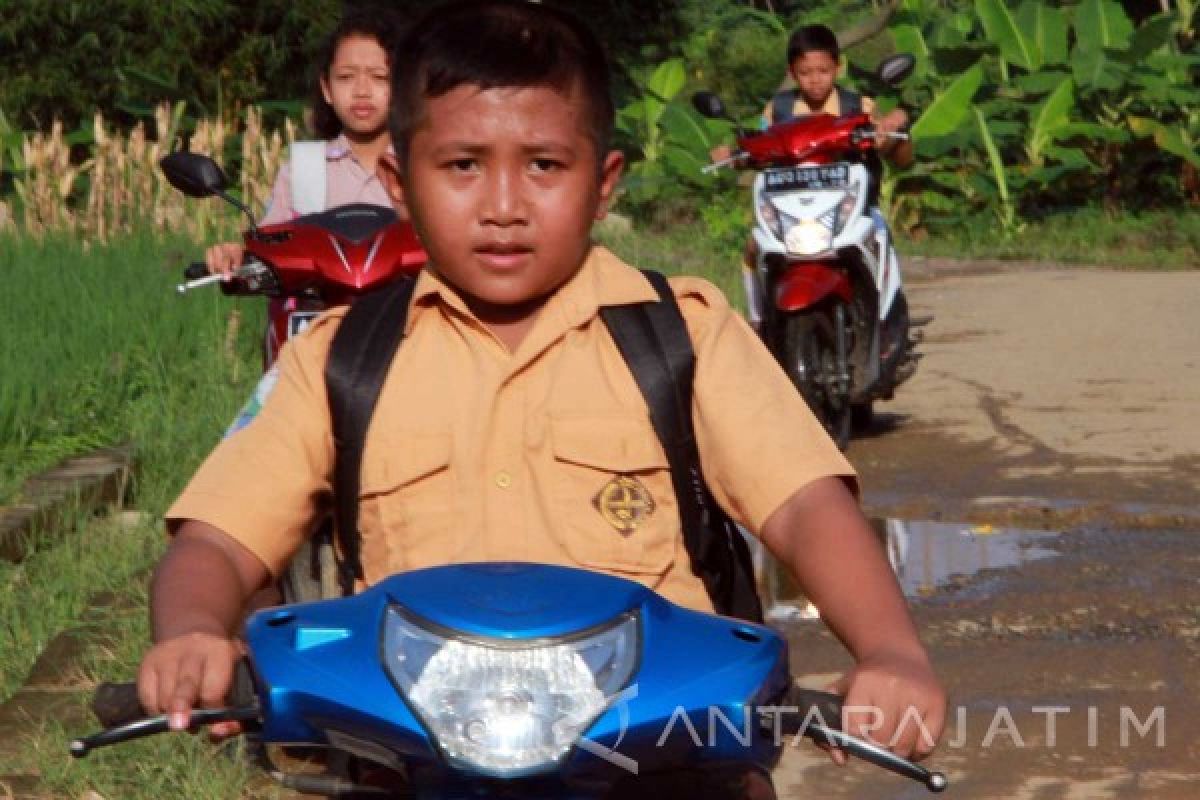 Trenggalek Prihatinkan Anak SD-SMP Naik Motor ke Sekolah