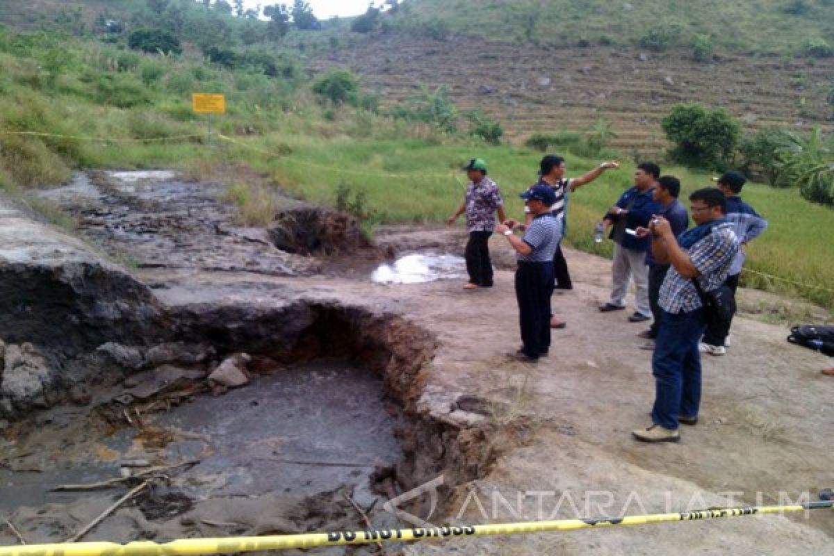 Warga Krondonan Bojonegoro Temukan Dua Semburan Lumpur