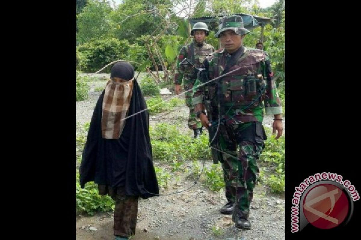 Cara TNI Tangkap Istri Santoso Dinilai Elegan