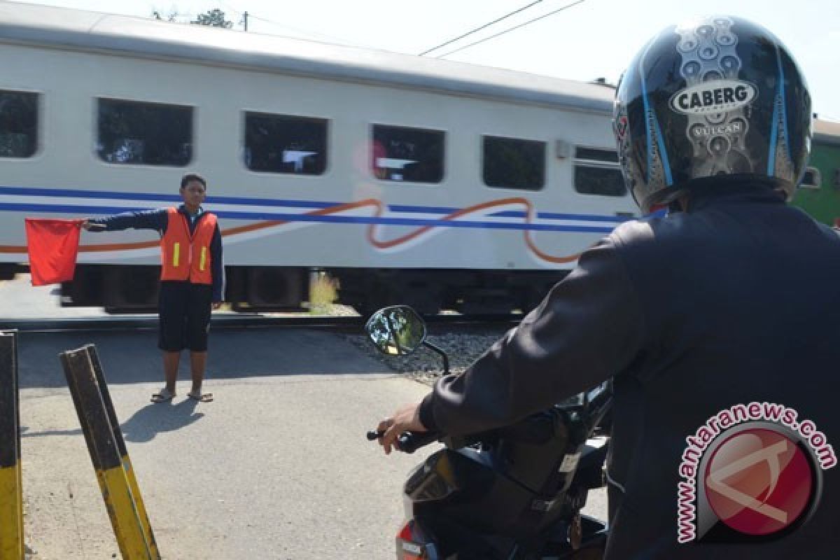 Dua Santri di Semarang Tewas Tersambar Kereta