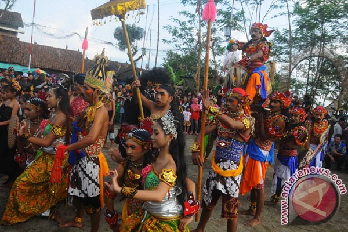 "Pascamikir" versi 20 pelukis dalam Festival Lima Gunung 2017