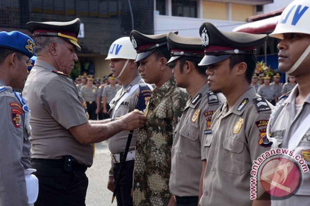 Polda Riau pecat tiga personil terlibat pidana