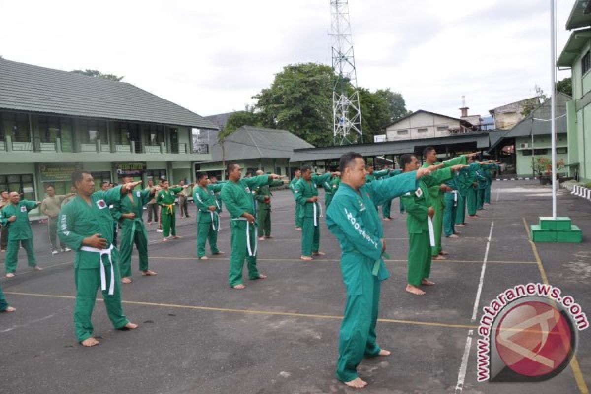 Prajurit Korem  Santiago dilatih Yong Moddo 