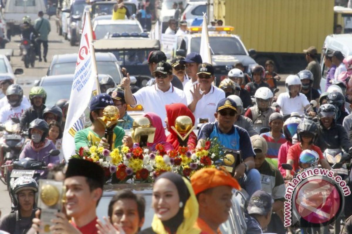 Piala Adipura Kirana Diarak Keliling Kota Tangerang