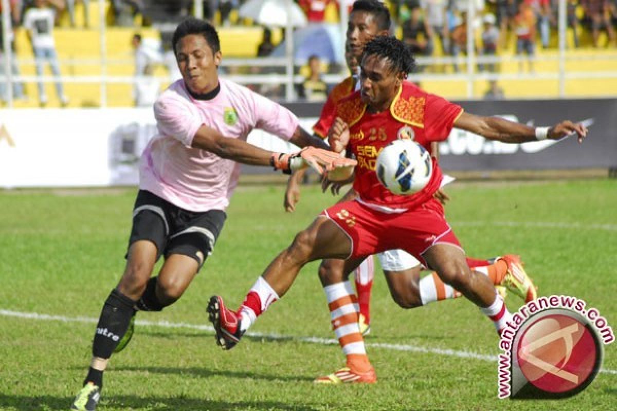 Semen Padang FC Tundukkan Persib 4-0  