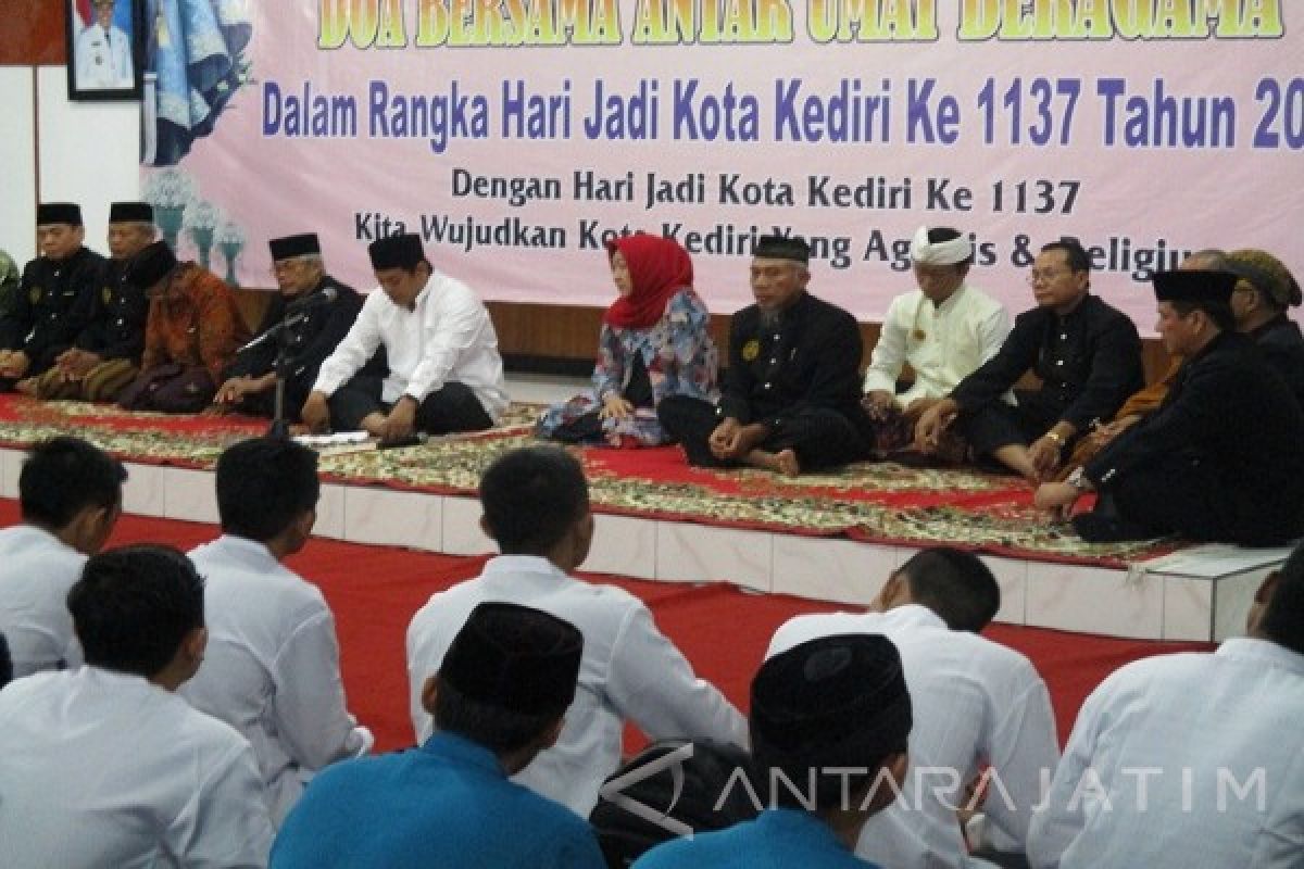 Ratusan Orang Ikuti Doa Lintas Agama di Kediri      