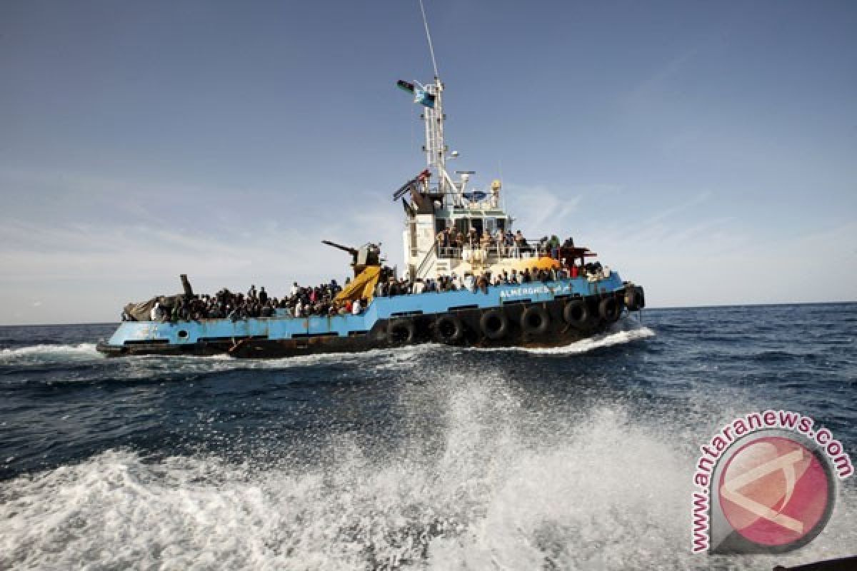 Kapal SAR KN Krisna Evakuasi ABK Kapal Asing
