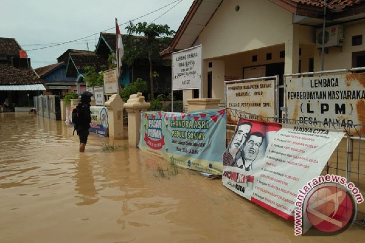 11 sekolah di Anyer libur akibat banjir