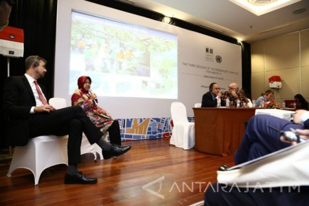 Surabaya Mayor Speaks of Clean Kampong Management at Prepcom III