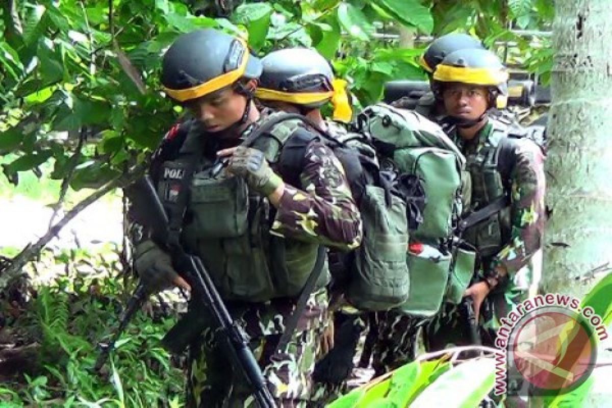 Prajurit TNI tertembak saat gali timbunan senjata kelompok teroris