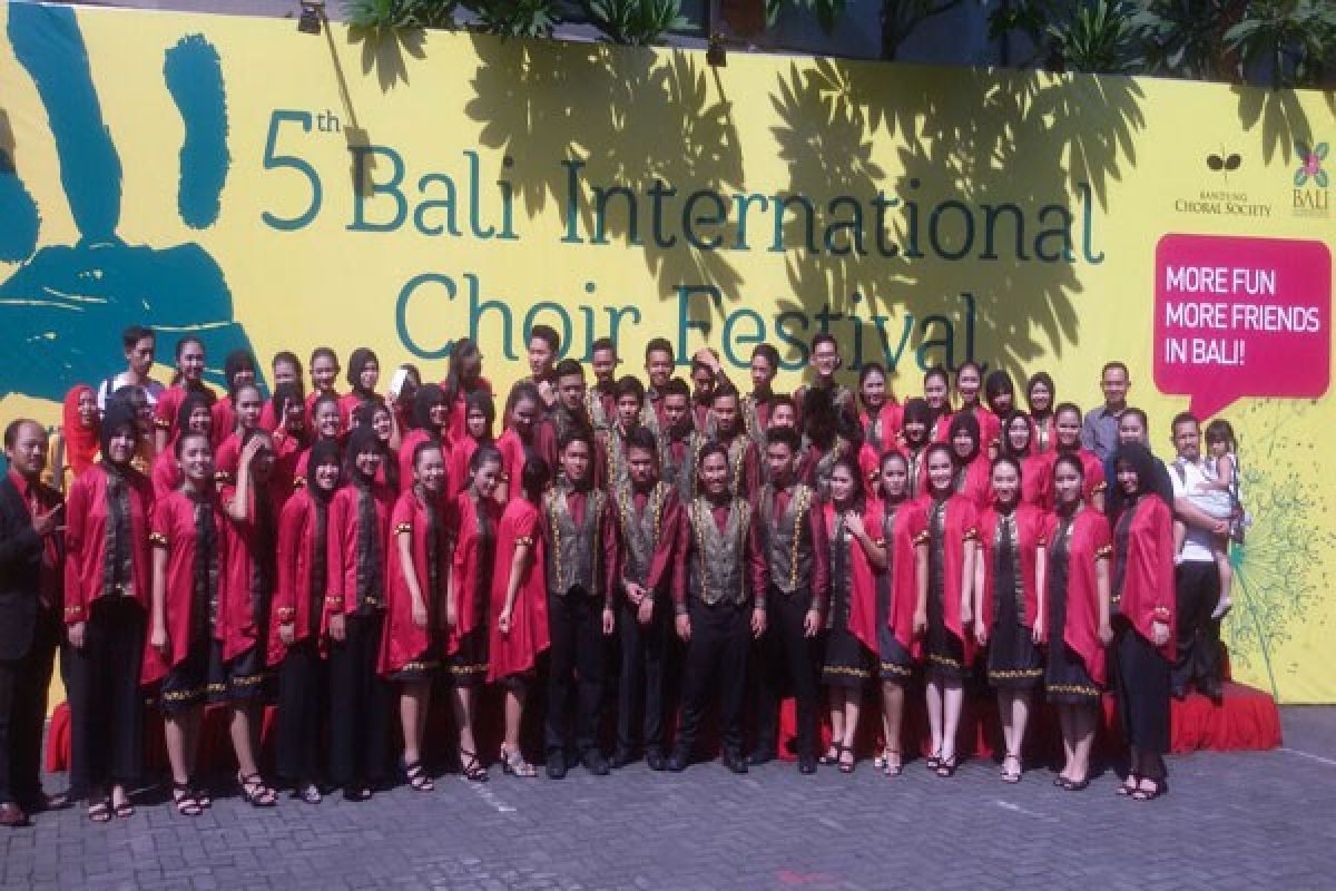 Paduan Suara Bivoc SMAN 2 Bandarlampung Sukses di Bali