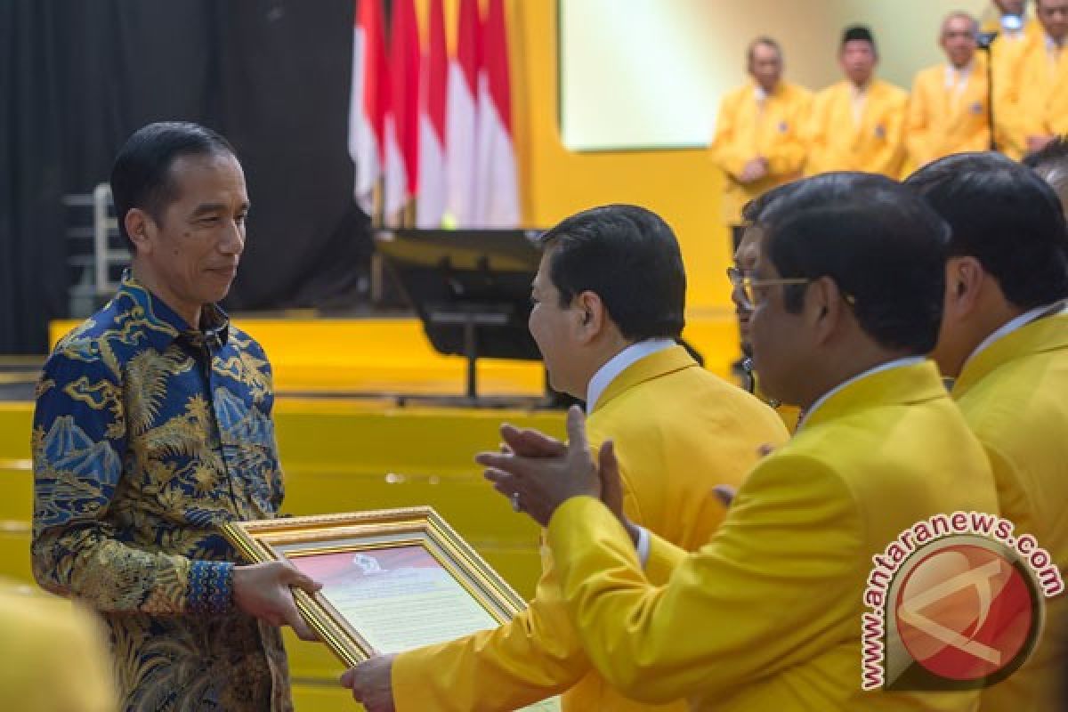 Jokowi minta konsistensi dukungan Partai Golkar