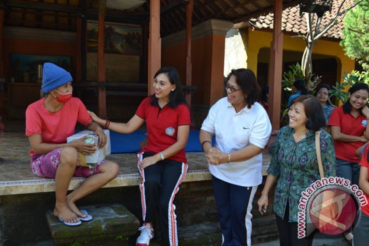 Ketua YKI Gianyar Kunjungi Ayu Ningsih