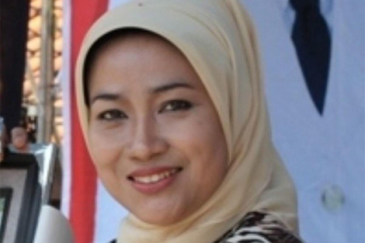 Dukung Program KB, Idza Terima Penghargaan