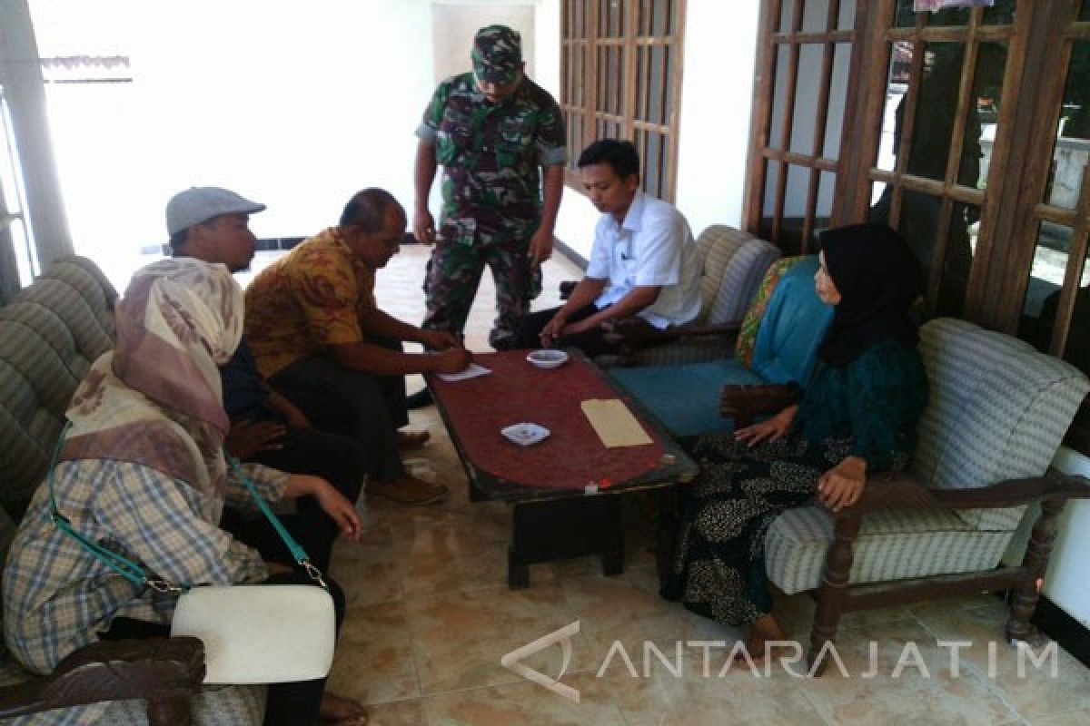 TNI Pamekasan Dampingi PLN Tagih Tunggakan Pelanggan Listrik