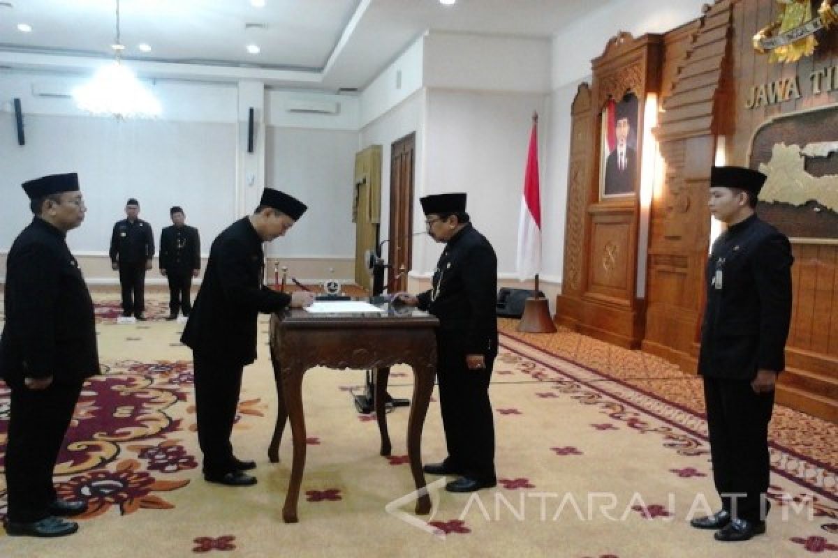 Gubernur Lantik Kepala Dinas Kesehatan Jatim