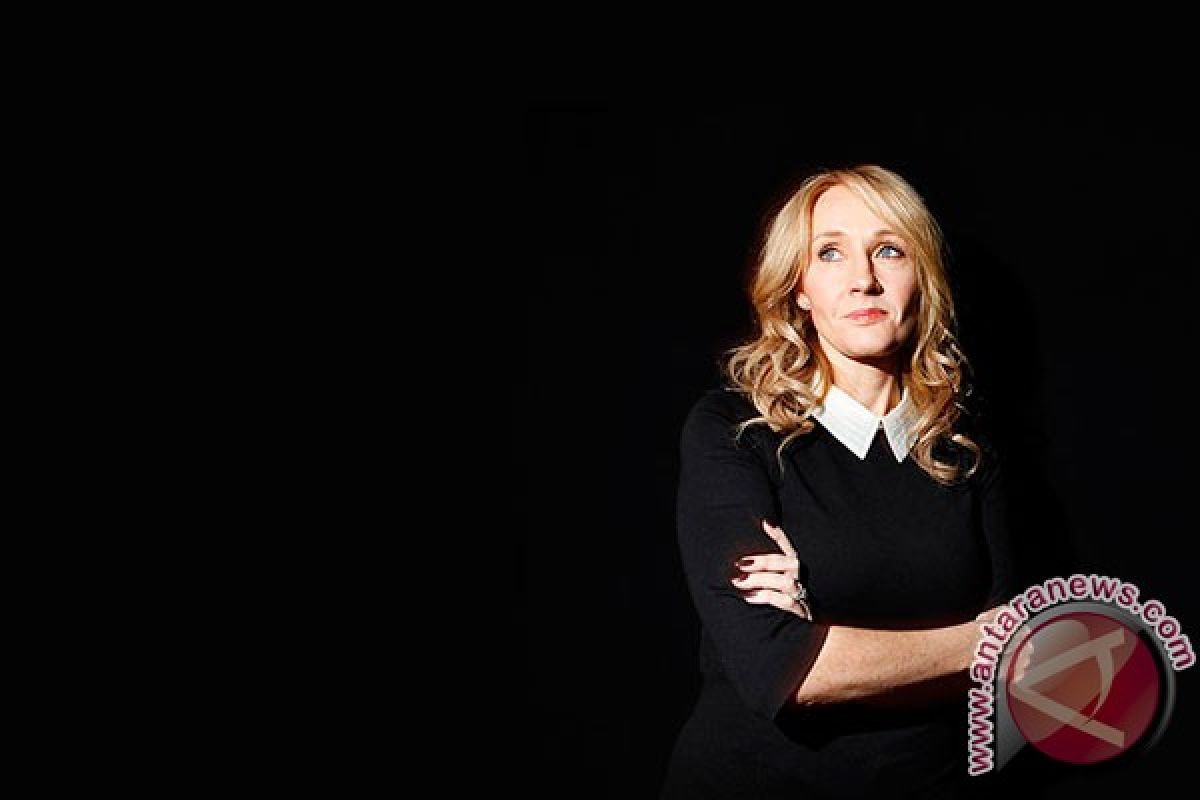 J.K. Rowling berpisah dengan Harry Potter lewat "Cursed Child"