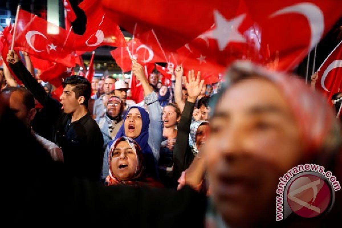Turki Bebaskan 758 Tentara, Erdogan Cabut Gugatan