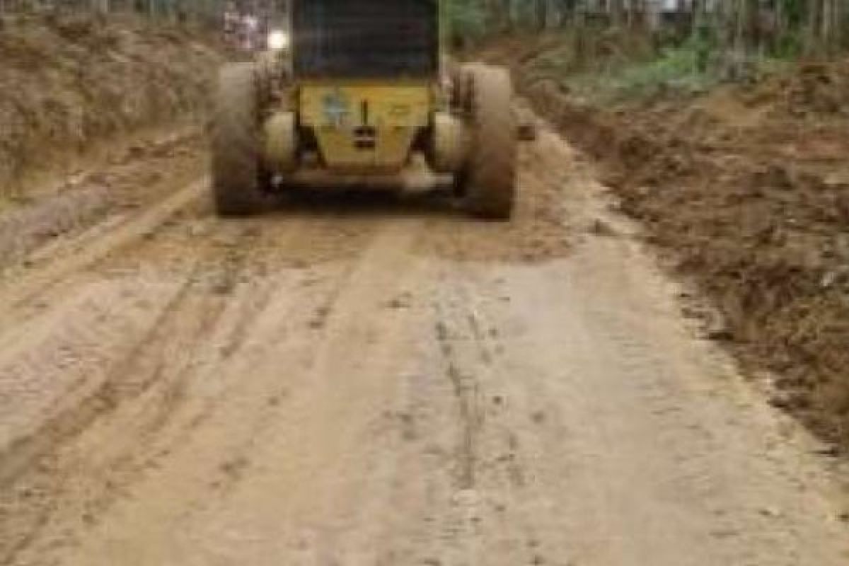 Jalan Diperbaiki, Masyarakat Dapat Tonton Pacu Jalur di Kuantan Hilir Seberang