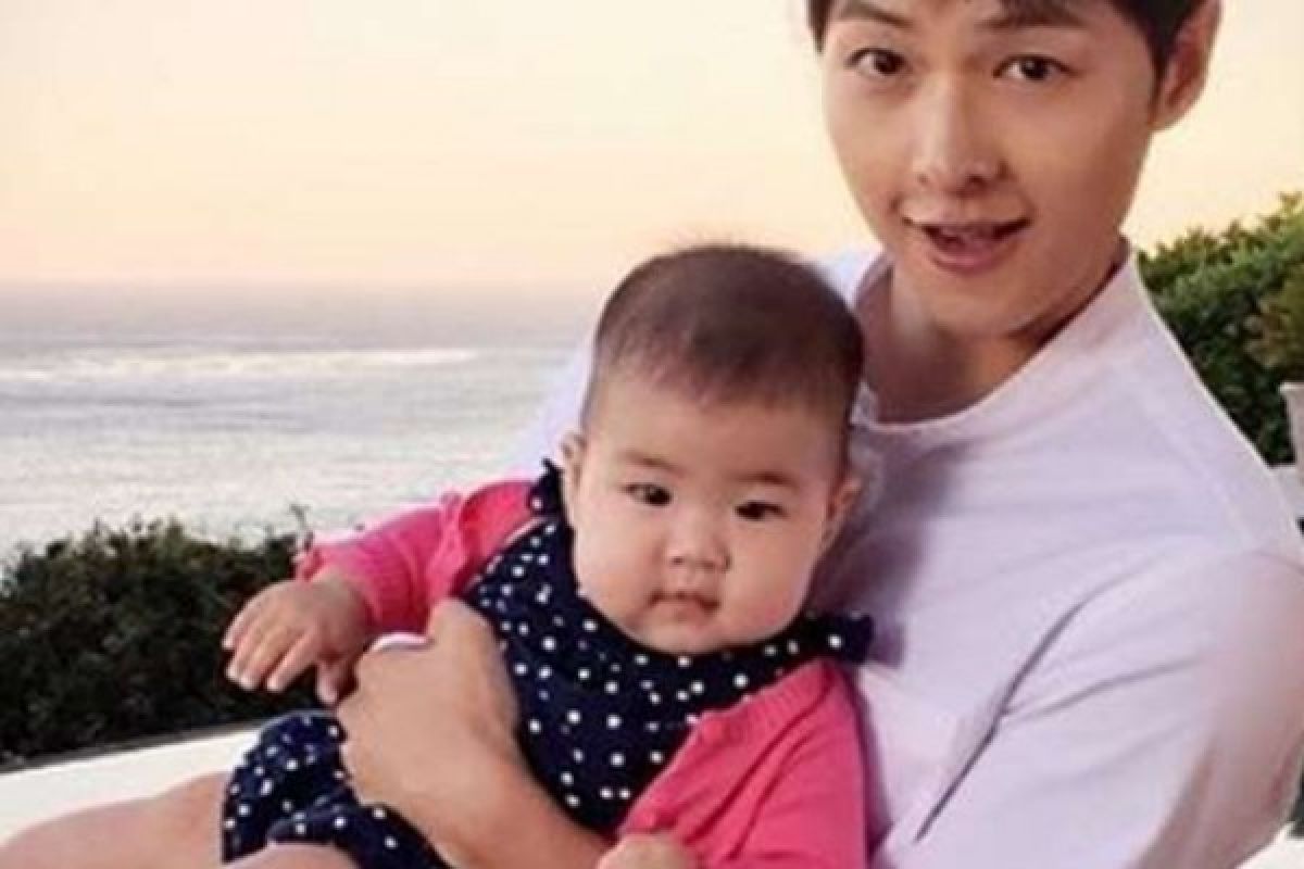 Foto Song Joong-ki Dengan Anak Zhang Ziyi Jadi Viral Di Media Sosial China