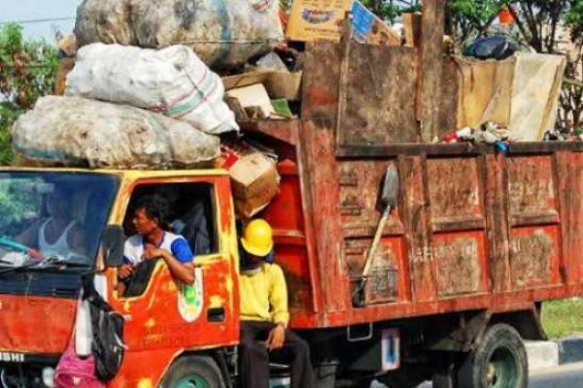 Petugas Kebersihan Libur, Wako Pekanbaru Ajak Warga Jaga Kebersihan Bersama-sama