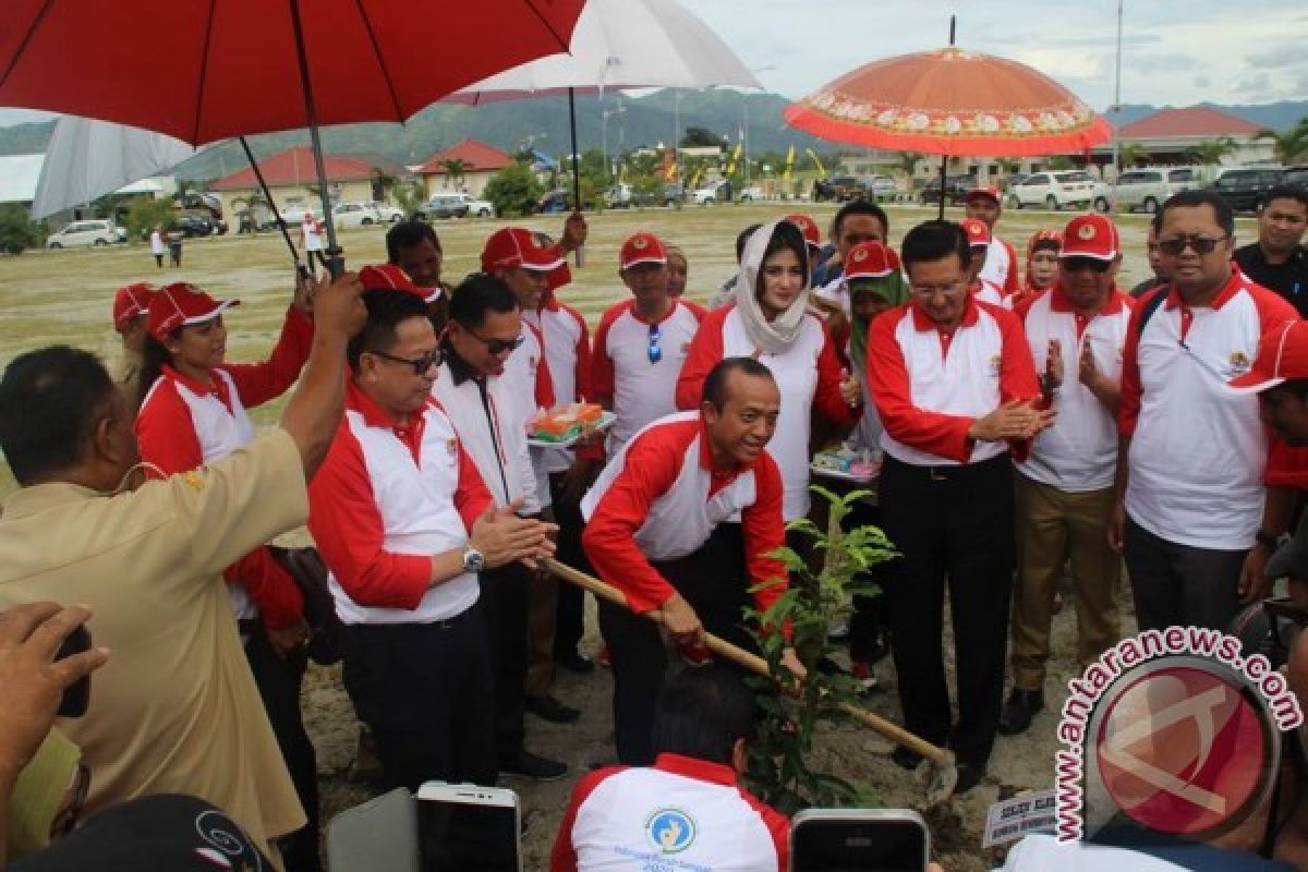 Bupati Bone Bolango Sampaikan Keberadaan TNBNW ke KLH