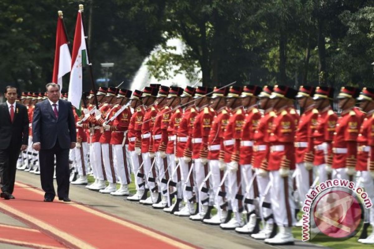 Jokowi Sambut Presiden Tajikistan Bahas Kerja Sama