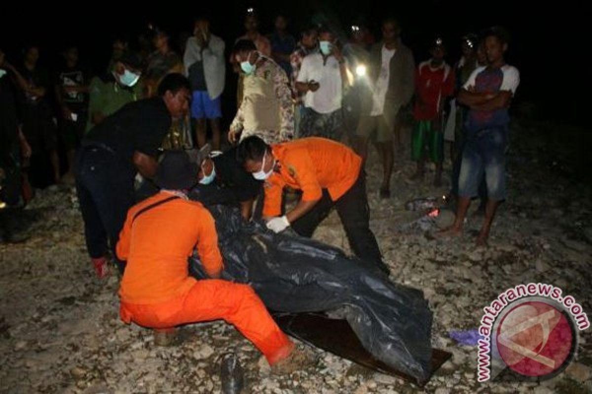 Basarnas Meulaboh evakuasi korban meninggal di rawa