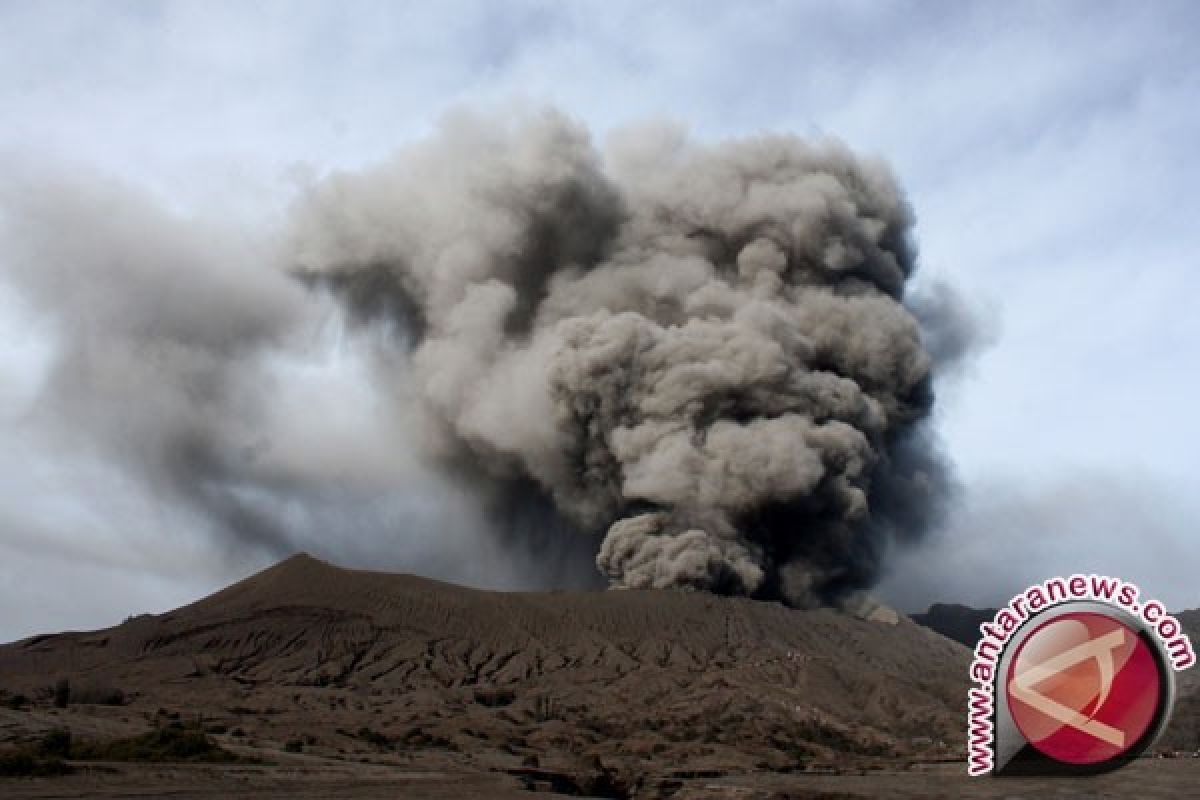 Aktivitas Bromo Getarkan Pintu Kaca Pos Pengamatan