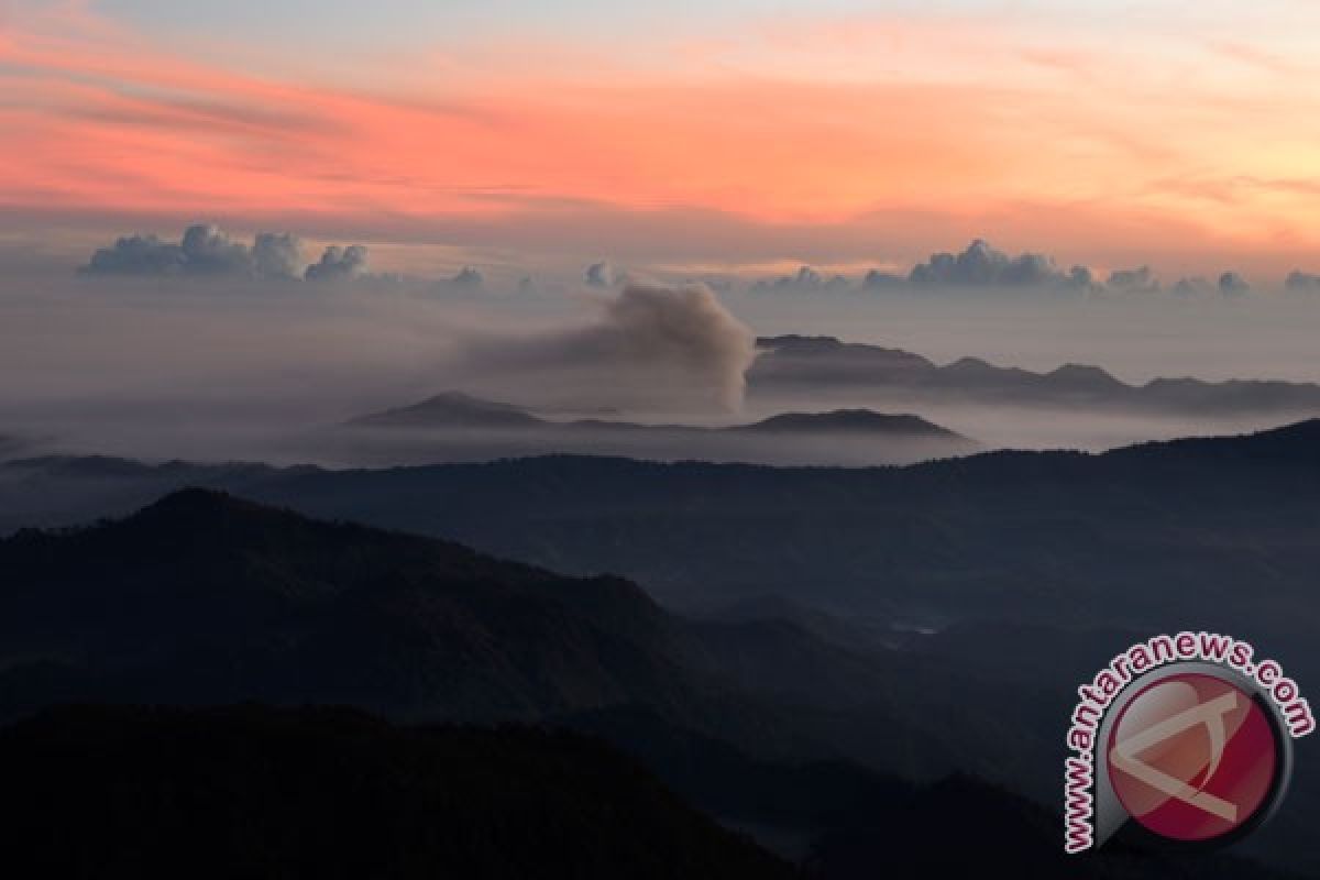 Bau belerang Bromo tercium hingga pos pengamatan