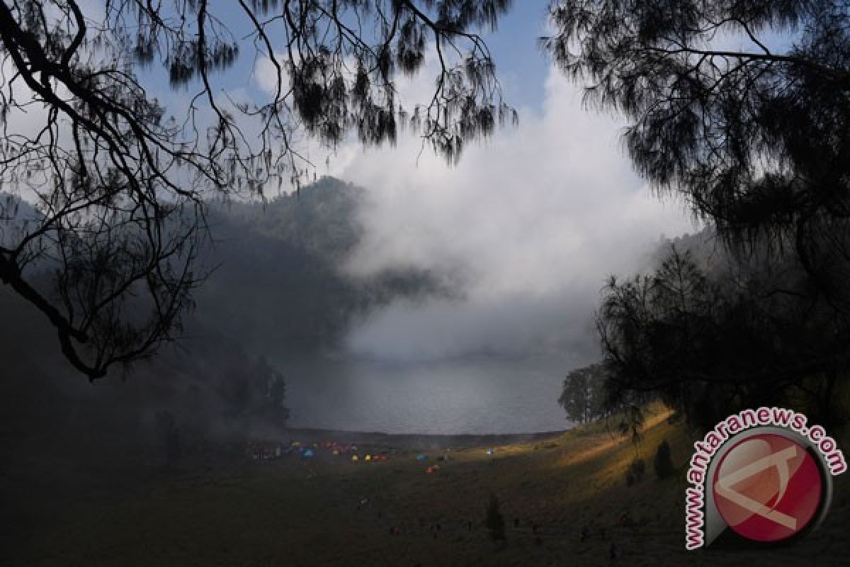 Gempa letusan-guguran Gunung Semeru masih status waspada