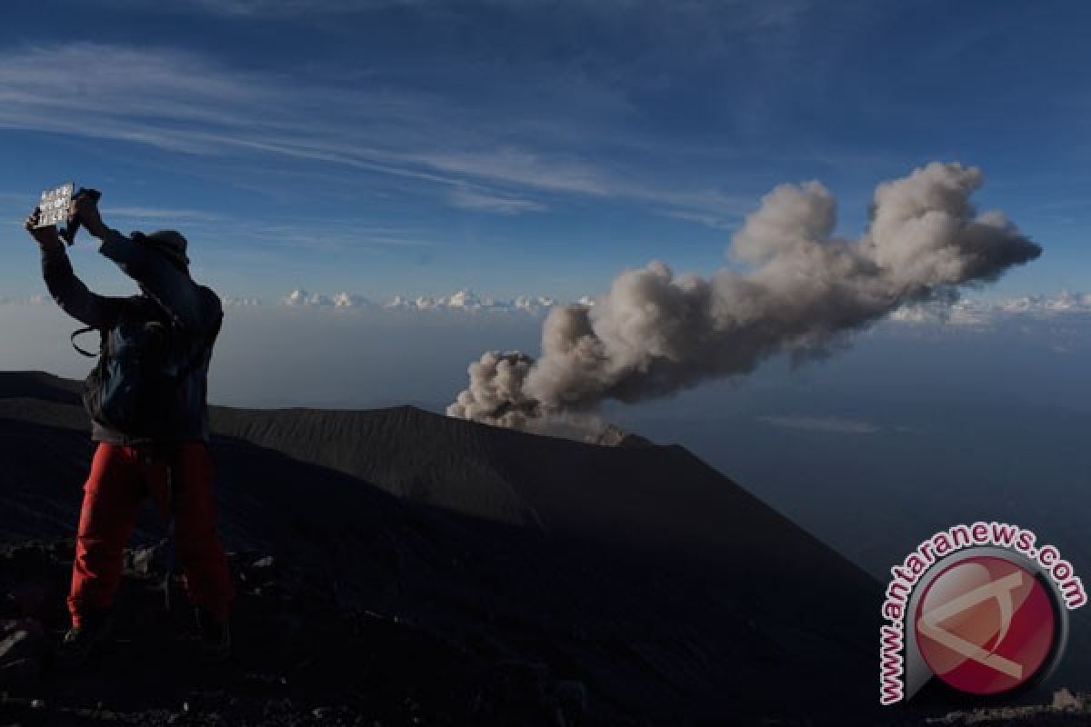 Tiga pendaki Semeru yang tersesat ditemukan selamat