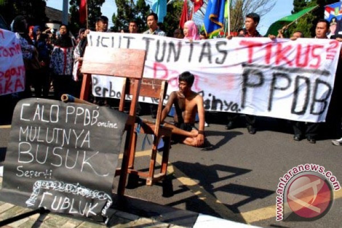 Guru Swasta Di Sukabumi Merasa Dizolimi