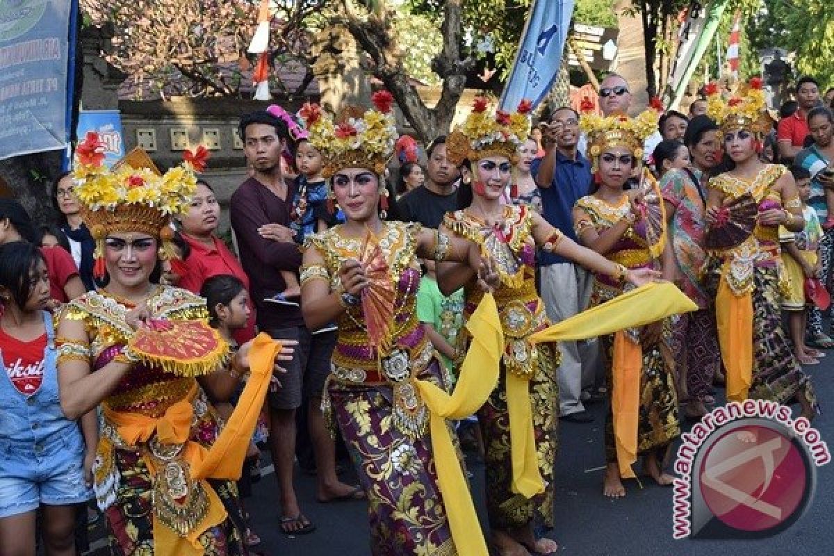 Tari Joged Massal Meriahkan Pembukaan Buleleng Festival 2016