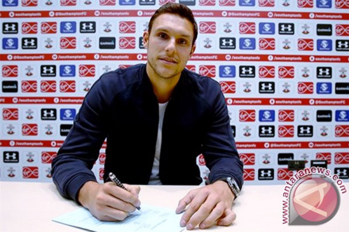 Southampton rekrut penjaga gawang Palace Alex McCarthy