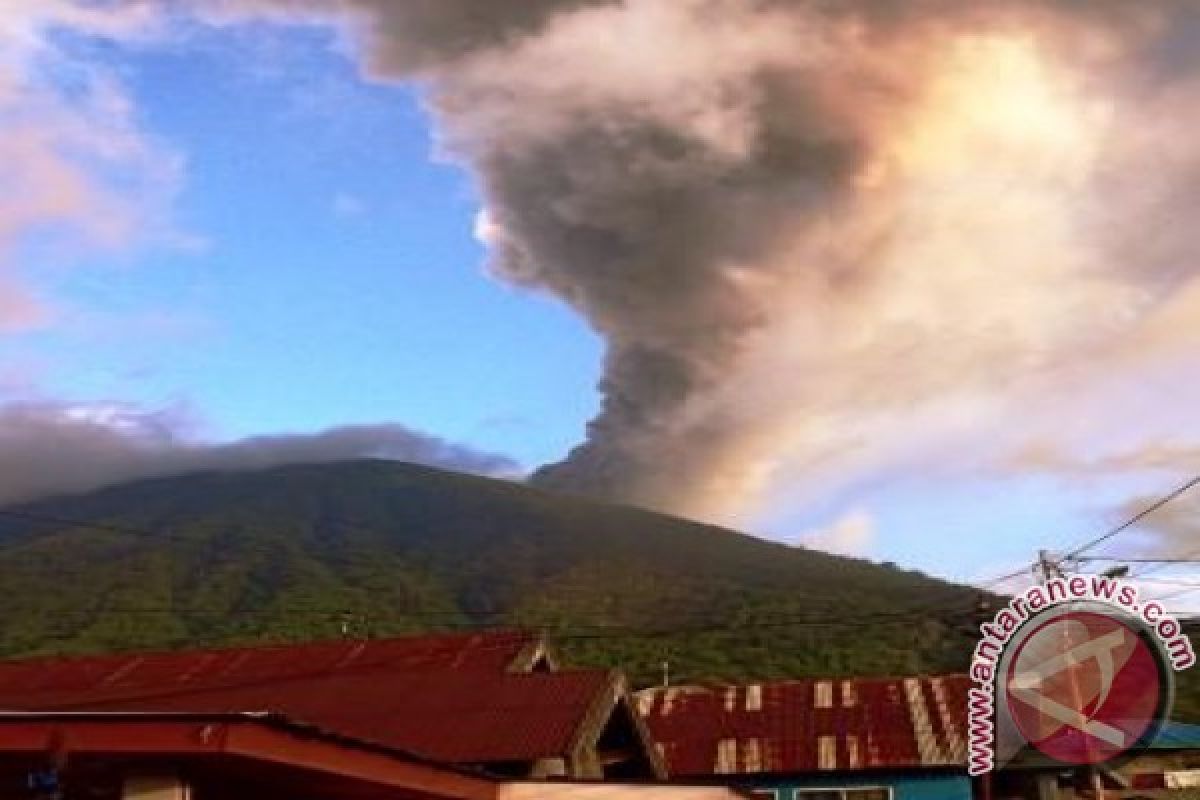 Wisatawan Masih Dilarang Daki Puncak Gamalama