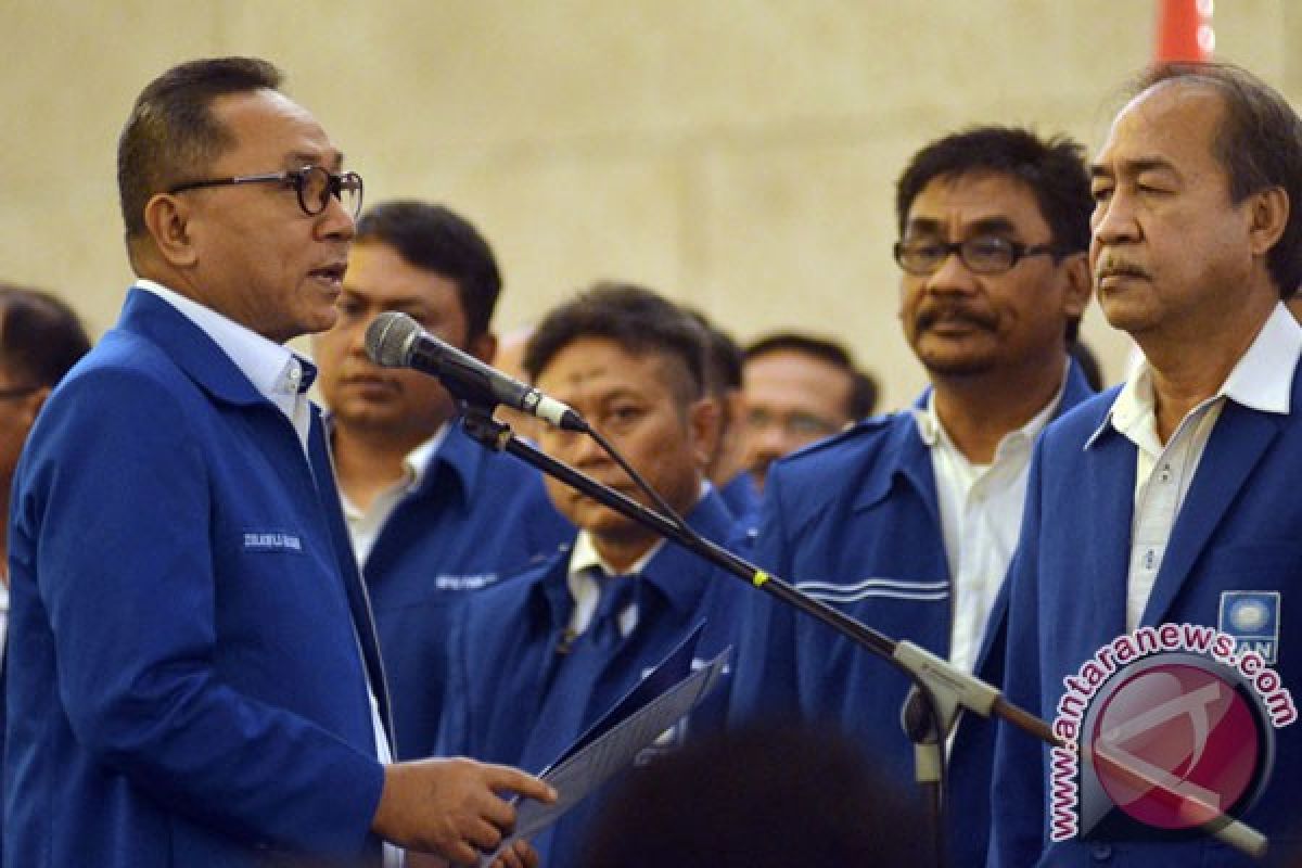 Zulkifli Hasan lantik Ketua PAN Sulsel 