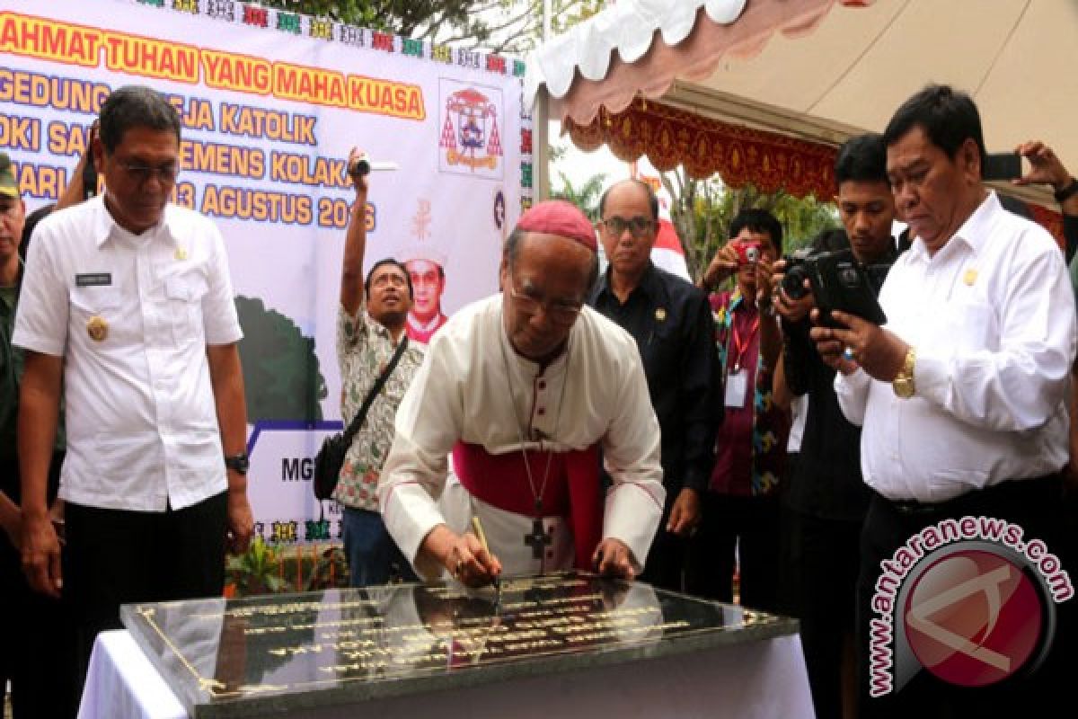 Bupati Kolaka Resmikan Gedung Gereja Katolik