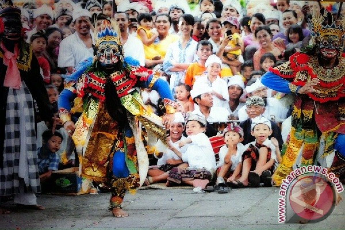 Warga Tejakula Buleleng Lestarikan Kesenian Wayang Wong