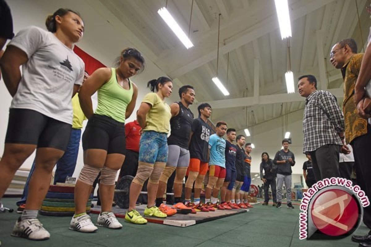 OLIMPIADE 2016 - Tim angkat besi Indonesia jalani tes doping