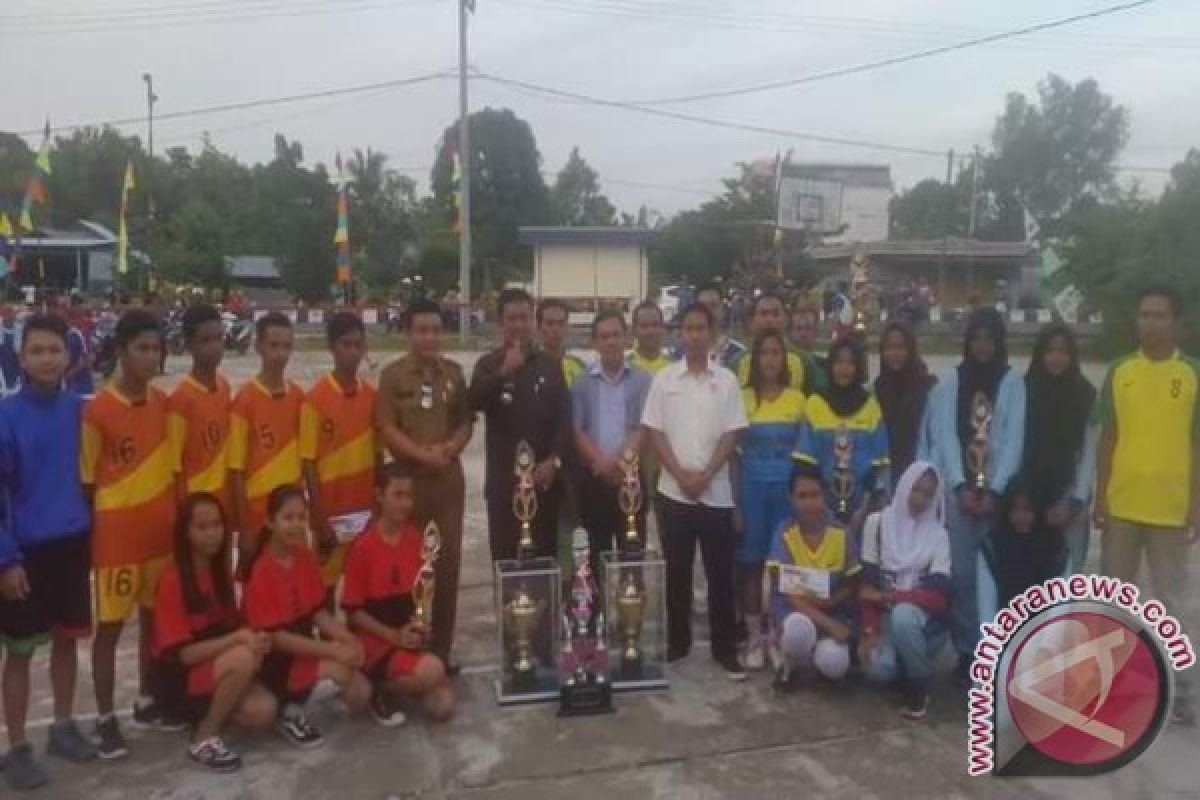 SMKN-1 Kahayan Hilir Raih Piala Bergilir Sepak Takraw  Bupati Pulang Pisau