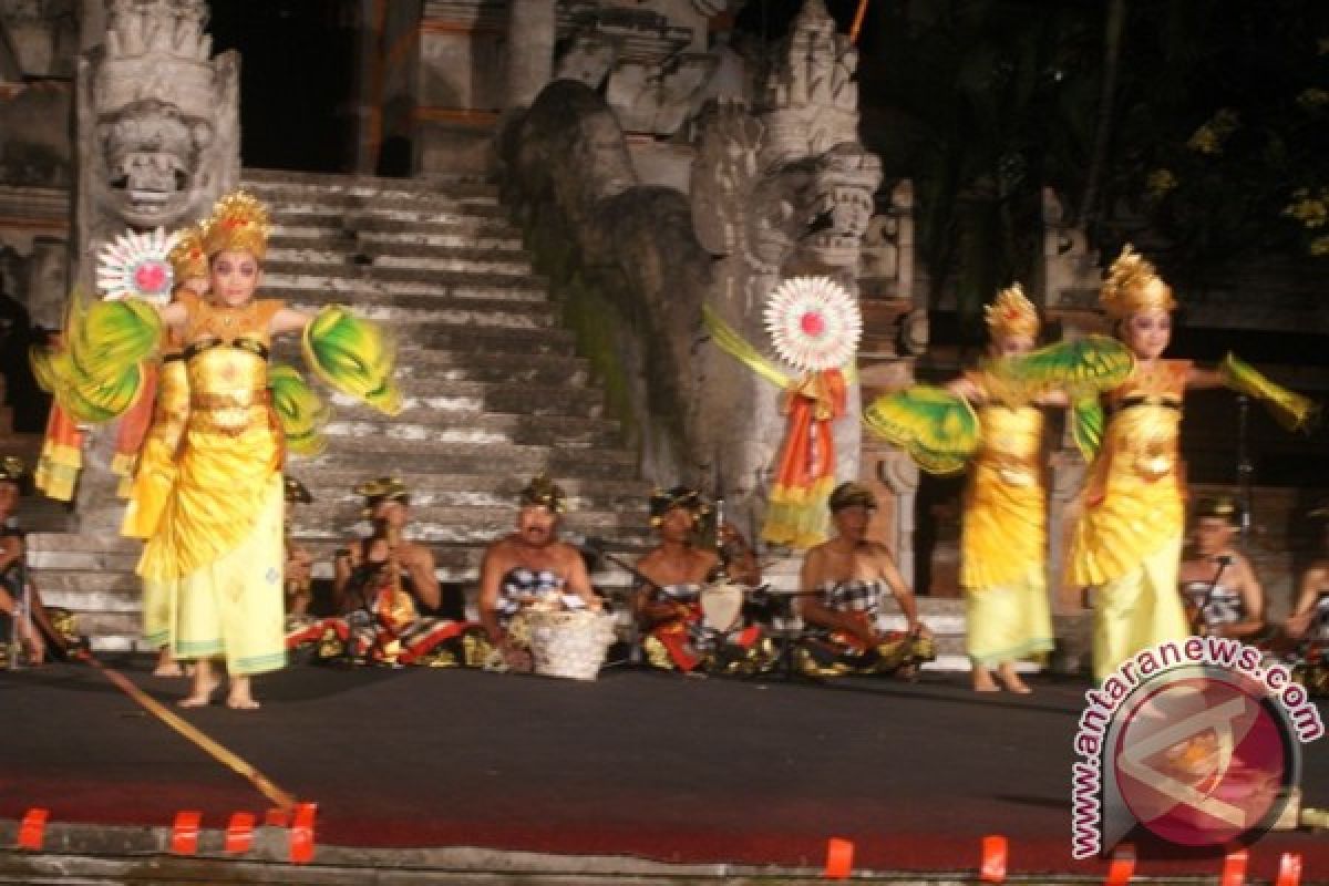 Pertunjukan Cakepung Di Bali Mandara Mahalango III