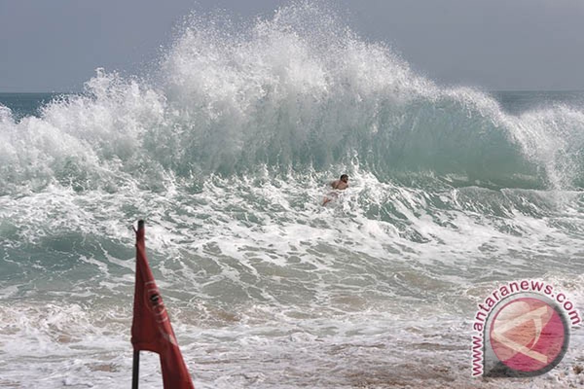 BMKG: waspadai gelombang tinggi di Bali hingga 4 meter