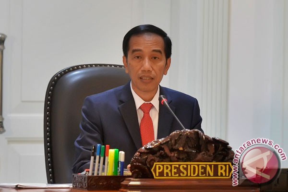 President Jokowi urges regions to allocate funds to control prices