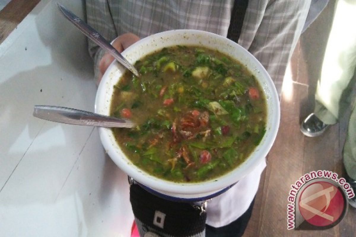 Mencicip Bubur Paddas khas Sambas